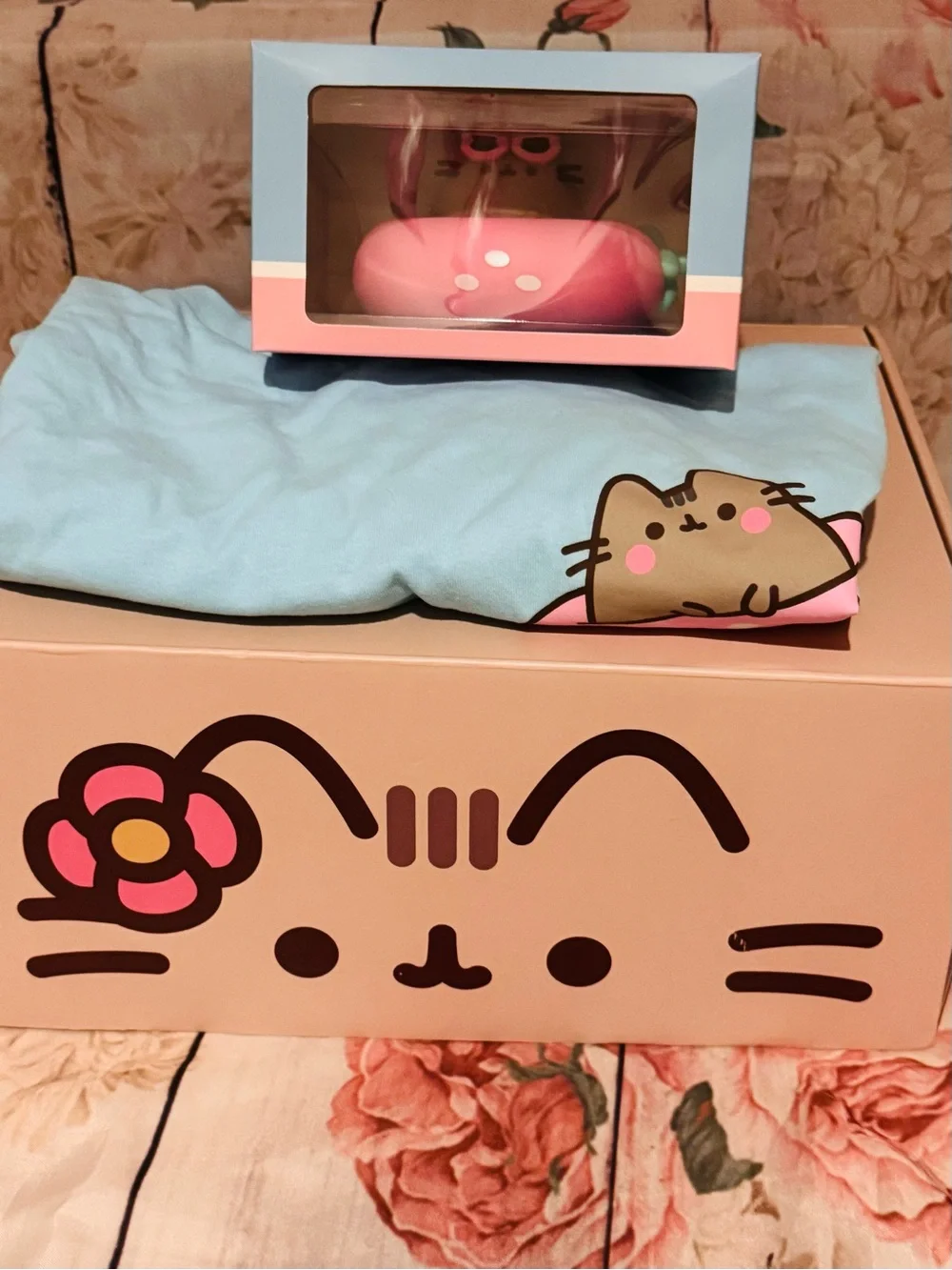 New Pusheen Box Bundle: Vinyl Figure, Towel, Pouch, Shirt XXL, SunHat & Backpack